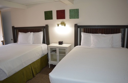 Columbia Falls Hotel | 27- TWO QUEEN BEDS In a Charming hotel in C. Falls with WiFi, AC. 20 mi to GNP