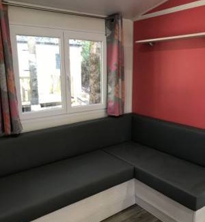 Sainte-Nathalene RV Rental | 270 ft² Mobile home