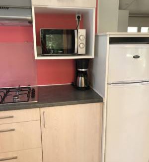 Sainte-Nathalene RV Rental | 270 ft² Mobile home