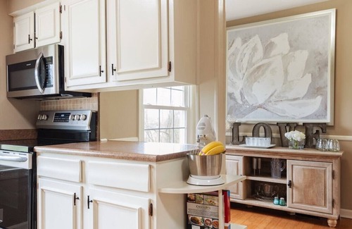 Shelbyville House | 2709 · B on the Bourbon Trail with pub, pool and hot tub