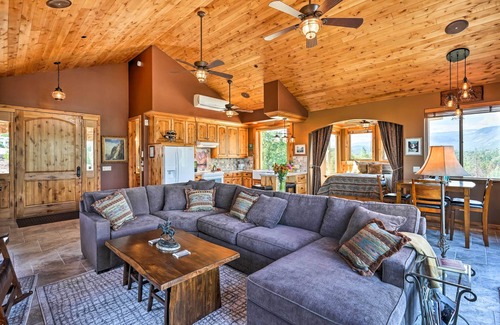 North Fork Apartment | 28 Mi to Yosemite: Lovely Mtn Cottage w/Deck!