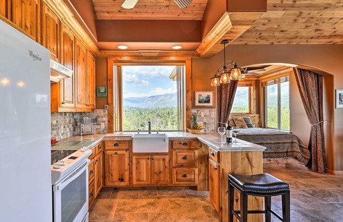 North Fork Apartment | 28 Mi to Yosemite: Lovely Mtn Cottage w/Deck!