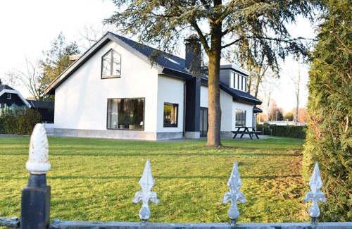 Voorthuizen Apartment | 28-persoons Groep Villa