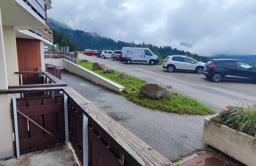 Les Adrets Apartment | 29m² apartment in Prapoutel, ideal for skiing, sleeps 5 and has a balcony.