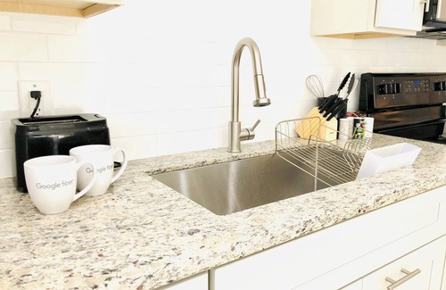 Beverly Green Apartment | 2BApartment,LasVegas,Strip,Pet-friendly,Lvcc,SALE,Semashow,BestSpot,pool!