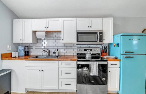 Ardmore - Gould Estates - Olin Heights Cottage | 2bd/1ba Cottage * Renovated * Dogs Welcome * Cottage in Savannah * 30+ day stay
