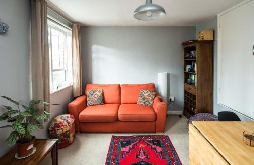 Hoxton West Apartment | 2BD Stylish Home w/t Grand Piano Central London
