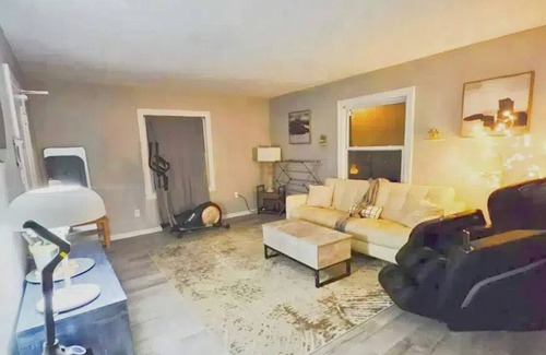 Southside House | 2BD Unit/K Bed@Central Louisville