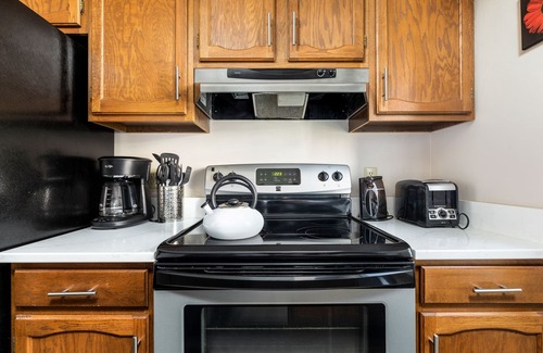 Acme Condo | 2BDR Loft Suite Golf Course Condo 5549