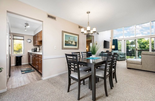 Acme Condo | 2BDR Loft Suite Golf Course Condo 5549