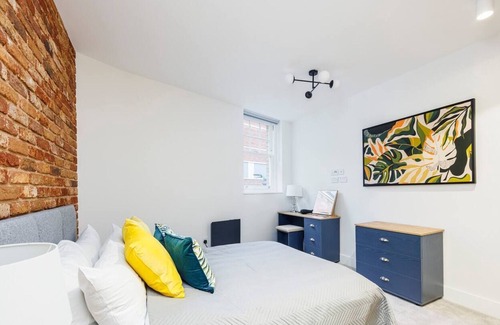 Southfield Apartment | 2Bed 1Bath Luxury Apartment in London