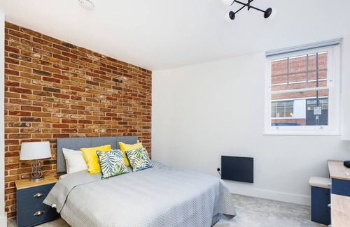 Southfield Apartment | 2Bed 1Bath Luxury Apartment in London