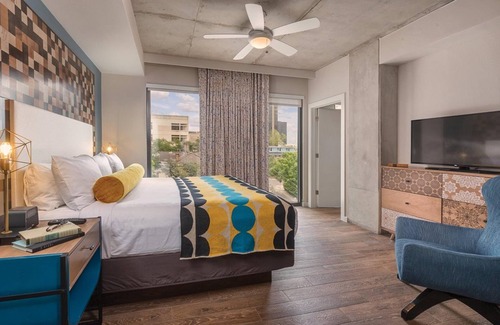 Civic District Resort | 2Bed/2Bath Deluxe Unit in a Central Austin Resort with a Rooftop Pool!