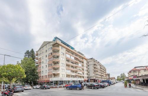 Ohrid Apartment | 2Bed 2Bath Lake View Balcony Parking Family APT