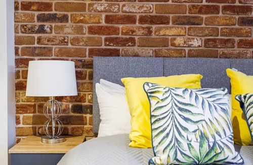 Southfield Apartment | 2Bed 2Bath Luxury Apartment in London