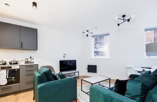Southfield Apartment | 2Bed 2Bath Luxury Apartment in London