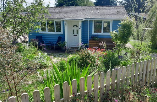 Llandwrog House | 2bed Cabin w/Parking Near Snowdonia National Park