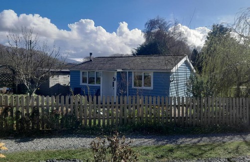 Llandwrog House | 2Bed Cabin w Parking near Snowdonia National Park