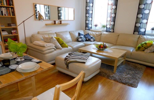 Vienna Apartment | 2bedroom Family Home, Air-Conditioning, Cable TV, Wifi, Metro