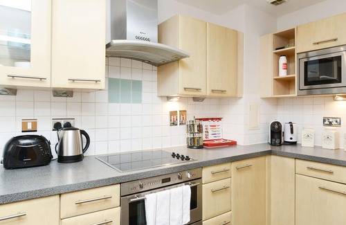 Royal Docks Apartment | 2Bedrooms 2 Bathroom Near City Airport, Excel and the 02 sleeps up to 9 peeople