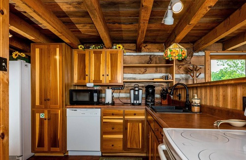 Helmsburg Cabin | 2BR, 2 BA Log Cabin