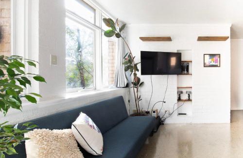 Parkville Apartment | 2BR Apartment in Parkville Steps from Royal Park