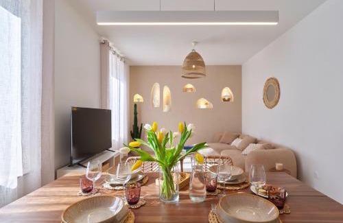 Colmar Apartment | 2BR Apartment near Colmar Centre - Boho Style, Hidden Room, Free Parking