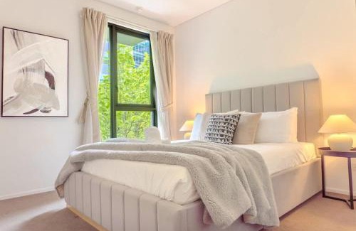 Docklands Apartment | 2BR Apt in Docklands WiFi City walk Water nearby