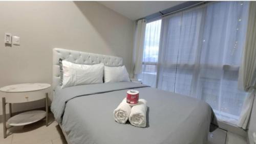Bonifacio Global City Apartment | 2BR at the FORT BGC near Malls, Restaurants & Shops
