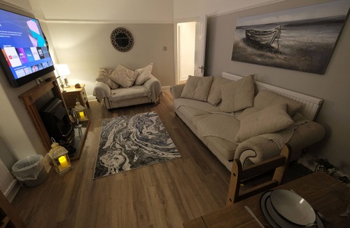 Rhos on Sea Apartment | 2br-beachviews-petfriendly-freeparking
