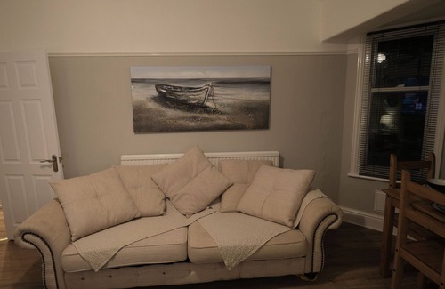 Rhos on Sea Apartment | 2br-beachviews-petfriendly-freeparking