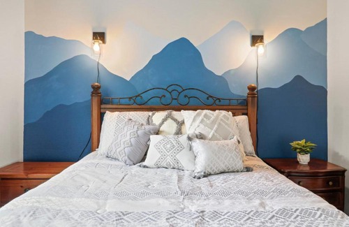 Beech Mountain House | 2BR Condo Sleeps 4 Skiing BIG Views Wildlife