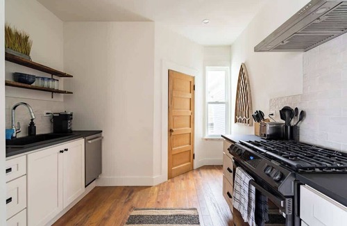 Uptown House | 2BR Flat - Walk to NW 23rd Shops & Cafes