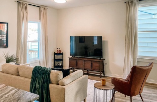 Schnitzelburg House | 2BR Gem in Vibrant Neighborhood, close to Churchill Downs, Downtown, U of L!