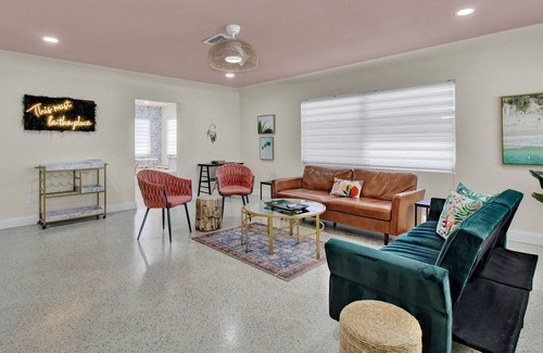 Clearwater Apartment | 2BR Modern Home