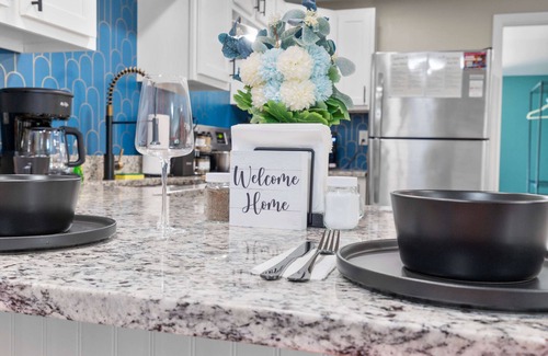 Westside Norwich Apartment | 2BR, Modern, Relaxing, 2.1Mi To Mohegan