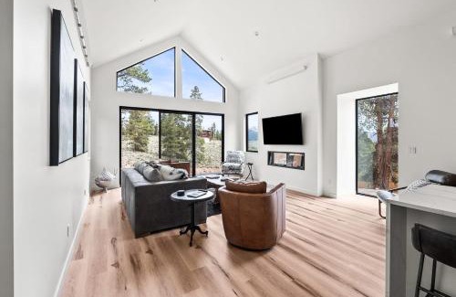 Twin Lakes House | 2BR Mountain View Retreat - Near Twin Lakes