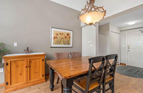 Nicklaus North Apartment | 2BR Nicklaus North Mountain View Golf Course Green Lake Free Parking