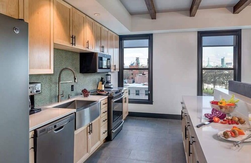 Old Town Chinatown Condo | 2br Presidential Condo in Waterfront District!