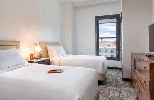 Old Town Chinatown Condo | 2br Presidential Condo in Waterfront District!
