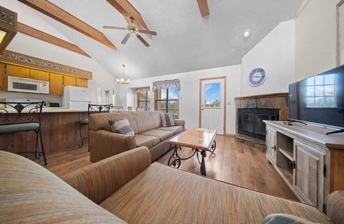 Lake Tansi House | 2BR Resort - Close to Lake & Full of Fun