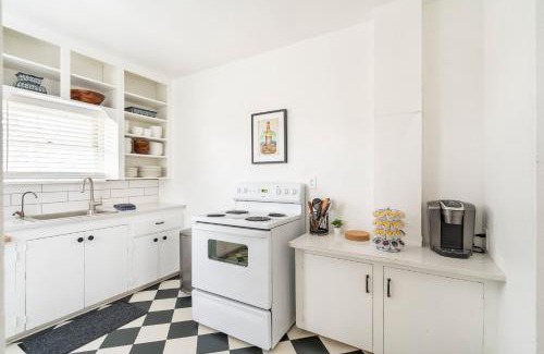 Sunnyside House | 2BR Retreat - Walk to Tabor Shops & Cafes