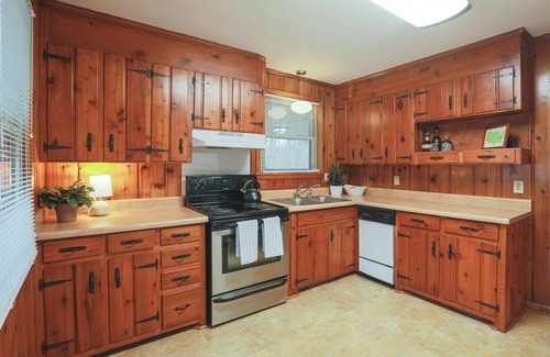 Nashville House | 2BR Retro Hillside Oasis - Conveniently Located to the Best of Nashville!