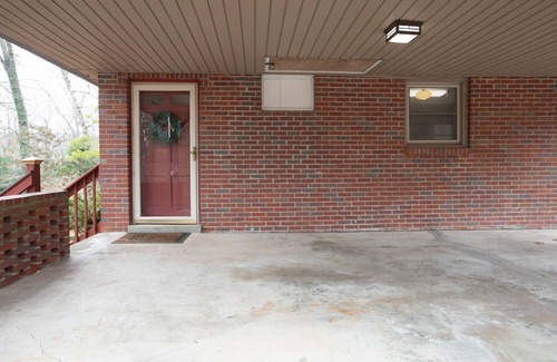 Nashville House | 2BR Retro Hillside Oasis - Conveniently Located to the Best of Nashville!