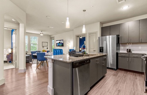 Southside Apartment | 2BR Stylish Condo with Pool and Balcony 2204