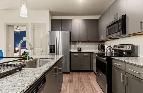 Southside Apartment | 2BR Stylish Condo with Pool and Balcony 2204