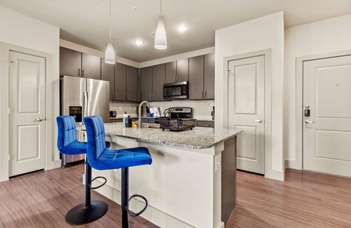 Southside Apartment | 2BR Stylish Condo with Pool and Balcony 2204