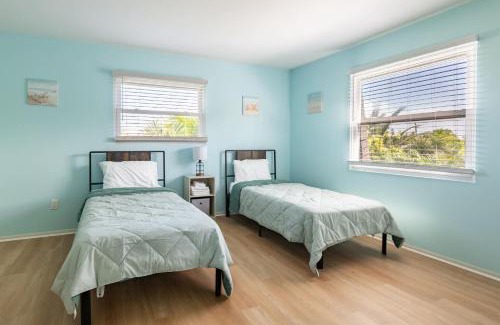 Indian Harbour Beach House | 2BR Stylish Retreat with BBQ Pool & Beach