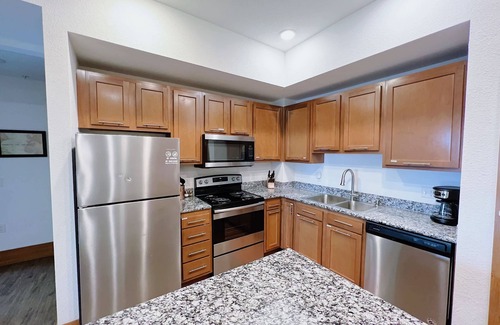 Grandville Apartment | 2BR Suite at The Grand Castle Gym & Free Parking