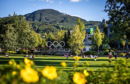 Blackcomb House | 2BR Treeline Townhome - Dog Friendly, Ski-in Access, Private Patio - Harmony Whistler
